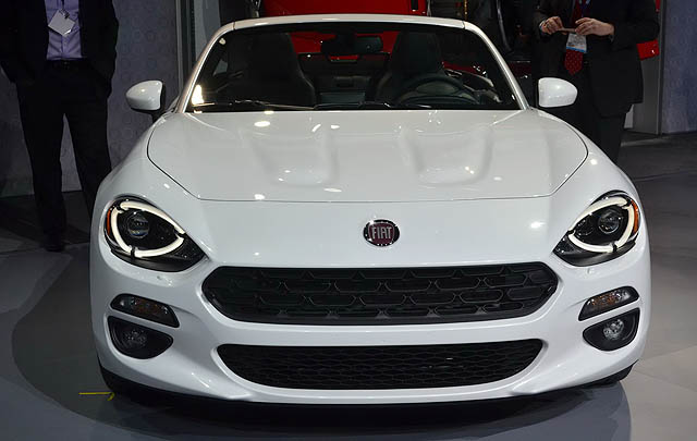 Fiat 124 Spider Terbaru Debut di LA Auto Show 2015  