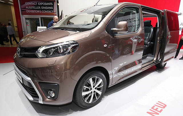 MPV Terbaru Toyota Proace Verso Diluncurkan  