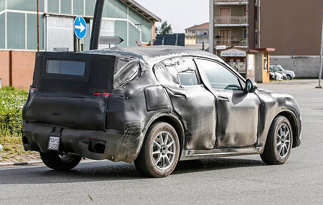 Alfa Romeo Stelvio SUV Siap Debut di Los Angeles Show 2016