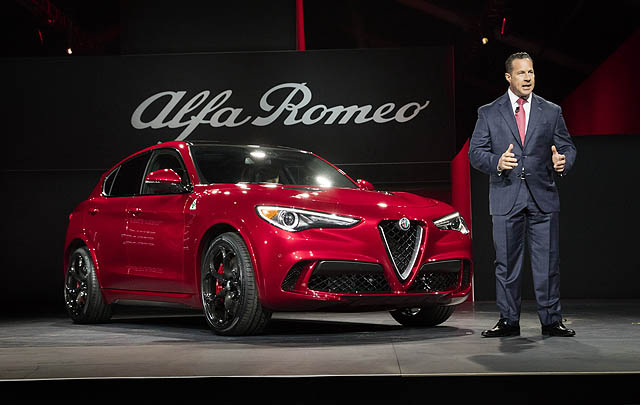 Alfa Romeo Stelvio Resmi Dirilis di LA Auto Show 2016  