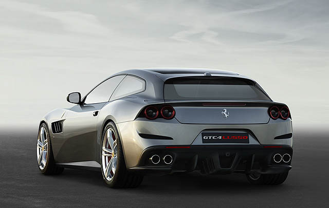 Ferrari GTC4 Lusso Siap Debut di Geneva Motor Show 2016  