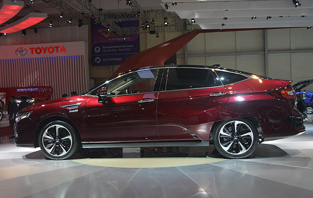 Honda Clarity Fuell Cell Pukau Pengunjung GIIAS 2016  