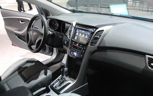 Hyundai Elantra GT Facelift Debut di Chicago  