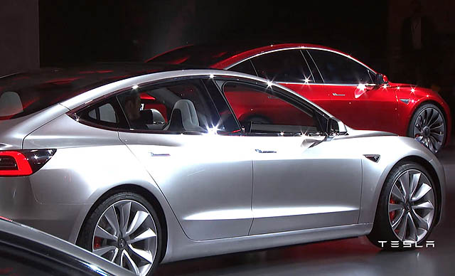 Lebih Terjangkau, Tesla Model 3 Akhirnya Diluncurkan  