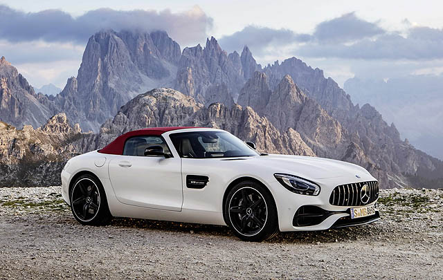 Mercedes Hadirkan Dua Varian AMG GT Roadster Terbaru  