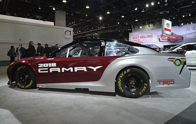 Toyota Hadirkan Camry Spesifikasi NASCAR di Detroit 2017  