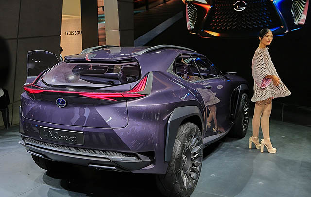 Lexus UX Concept Pukau Pengunjung Paris Motor Show 2016  