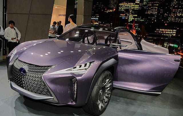 Lexus UX Concept Pukau Pengunjung Paris Motor Show 2016  