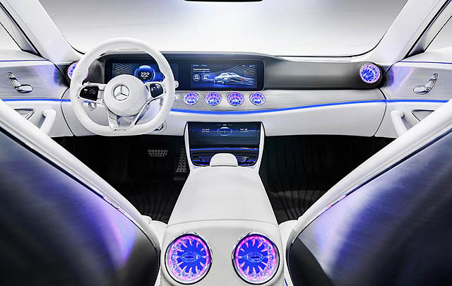 Mercedes IAA Concept Debut di Frankfurt Motor Show 2015