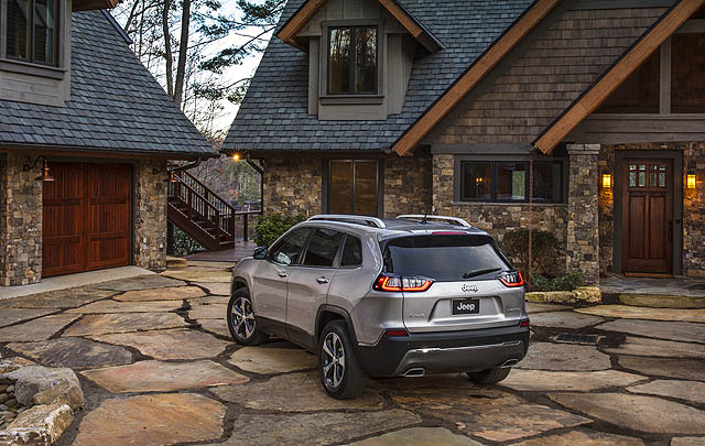 Jeep Siap 'Segarkan' Cherokee di Detroit Motor Show 2018  