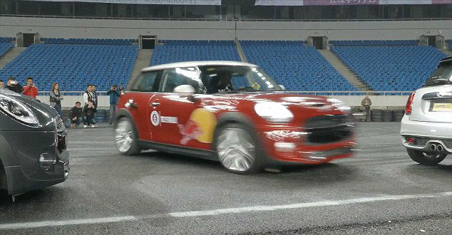 Han Yue Pecahkan “Parallel Parking World Record”  