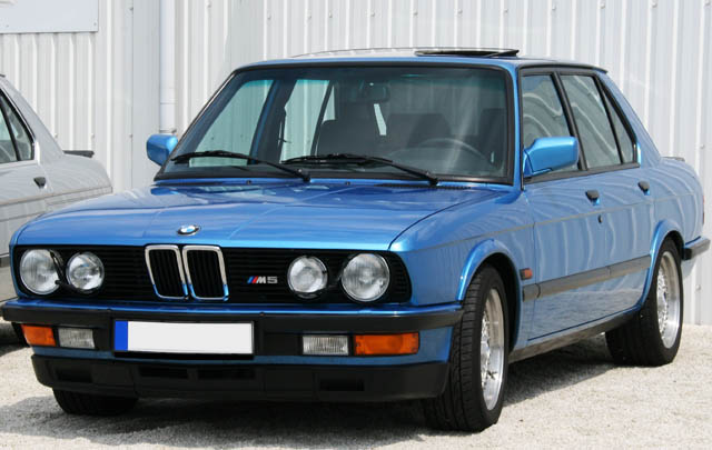 BMW M5, Rayakan 30 Tahun di Retro Classic 2015  