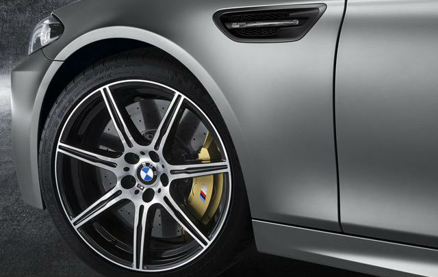 BMW Luncurkan "30 Jahre M5": Tercepat di Kelasnya  