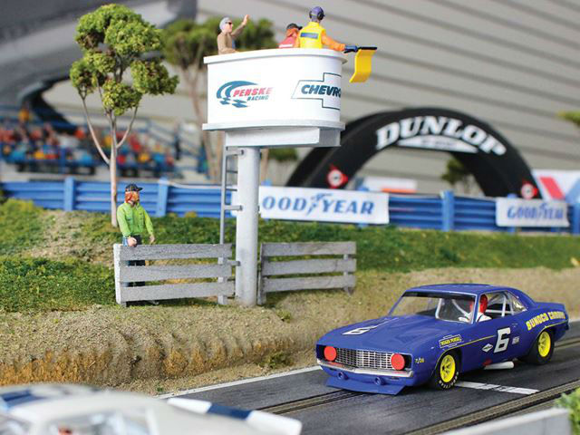 Yok, Ngebut di “Camaro Z28 Slot Car Track”!  