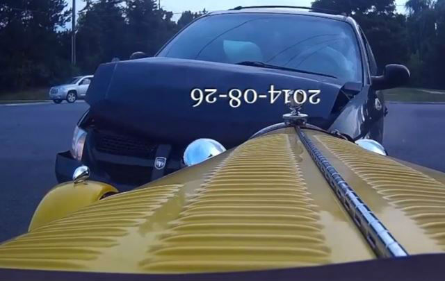 Video: Dodge “Berkelahi” dengan Prius, Bugatti Mati di Tengah  