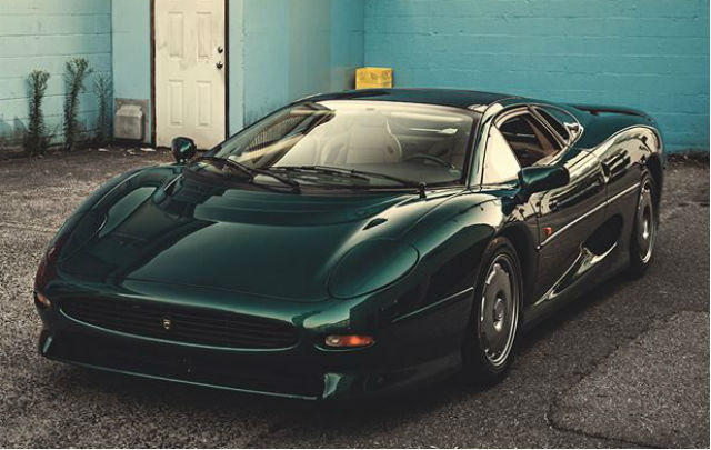 Jaguar XJ220: “Supercar” Legenda dari Tahun 1990-an  