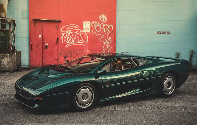 Jaguar XJ220: “Supercar” Legenda dari Tahun 1990-an  