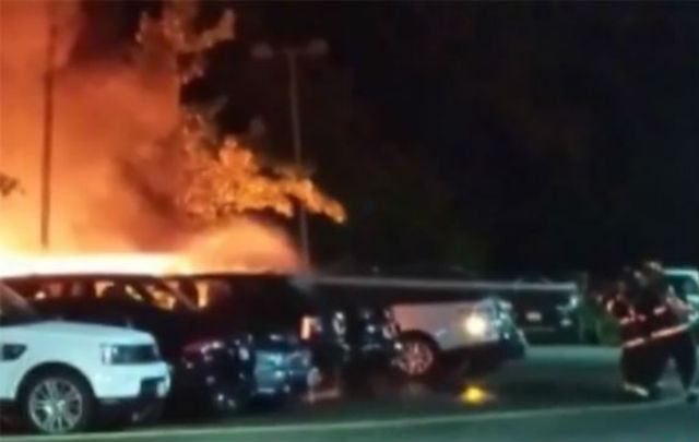 Dealer Jaguar Terbakar, 20 Mobil Mewah Habis Dilalap Api  