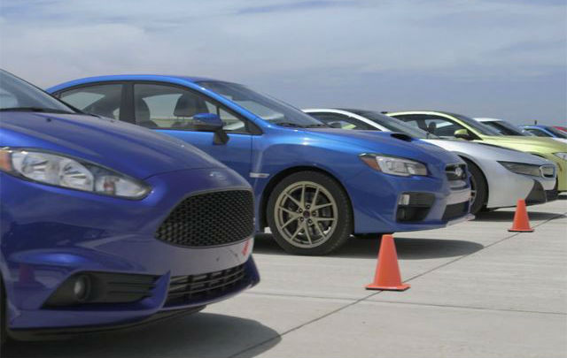 Lagi, “Drag Race” Mobil-mobil Terbaik Dunia  