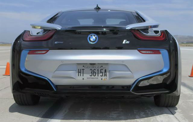 Lagi, “Drag Race” Mobil-mobil Terbaik Dunia  