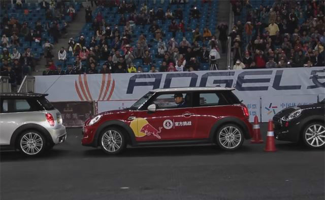 Han Yue Pecahkan “Parallel Parking World Record”  