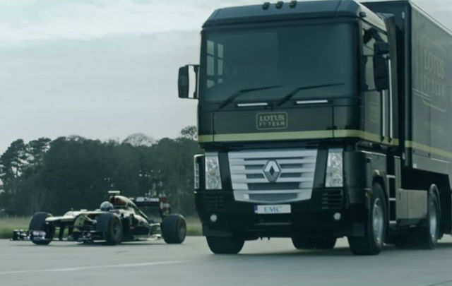 Pertama Kali di Dunia: Truk Trailer “Terbang” di Atas Lotus F1  