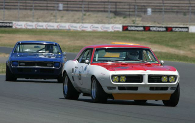 “Rainkarnasi” Pontiac Firebird dan Chevy Camaro ala Jerry Titus  