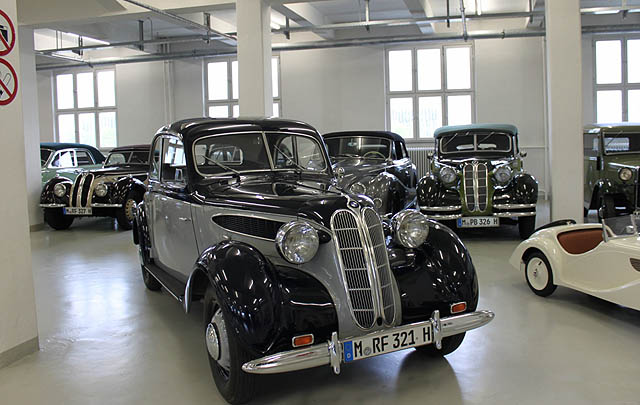 Melongok Koleksi Klasik Menakjubkan di BMW Museum  