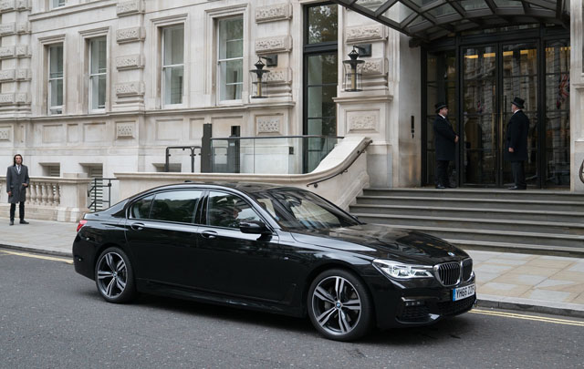 BMW Seri 7 Hadirkan Tampilan Ikonik Dalam Film Red Sparrow  