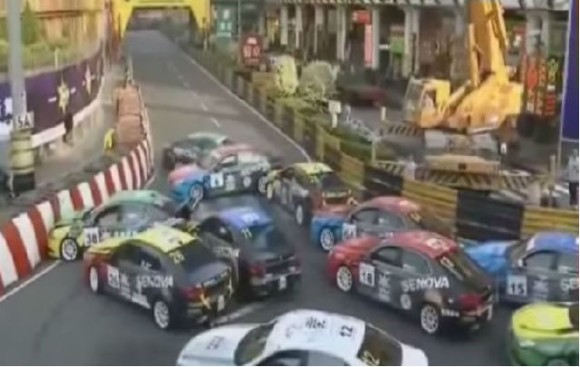 “Chaos” di Macau Grand Prix  