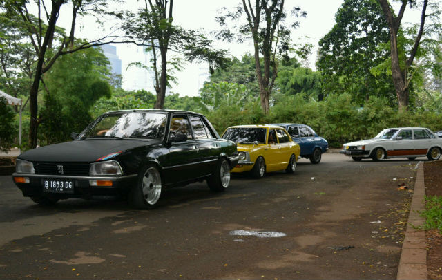 Tarik-Ulur Ahok & Mobil Tua di Jakarta  