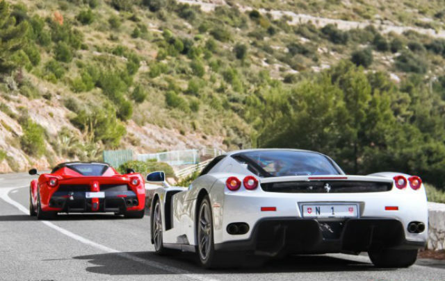 Perang Suara: Ferrari Enzo vs LaFerrari  