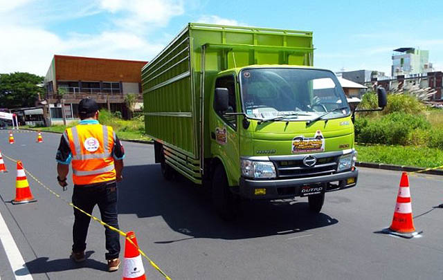 'Hino Dutro Safety Driving Competition' Digelar di Manado  