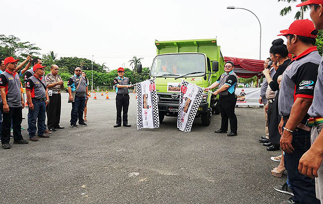Kota Pamungkas, Hino Dutro Safety Driving Digelar di Balikpapan  