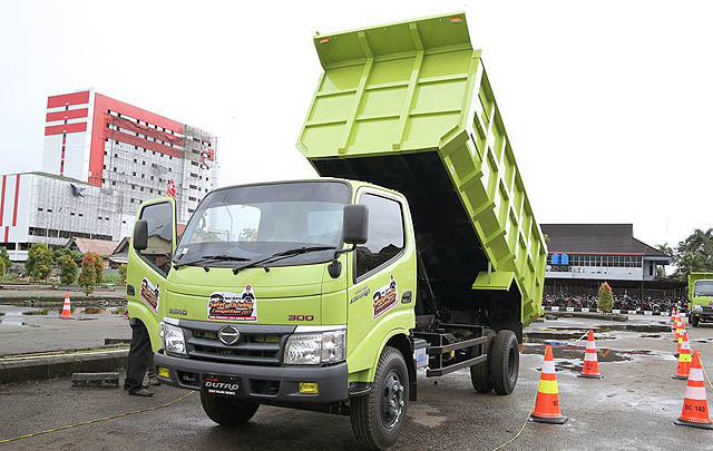 Hino Dutro Safety Driving Competition Digelar di Pontianak  