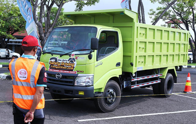 HMSI Gelar Hino Dutro Safety Driving Competition 2018  