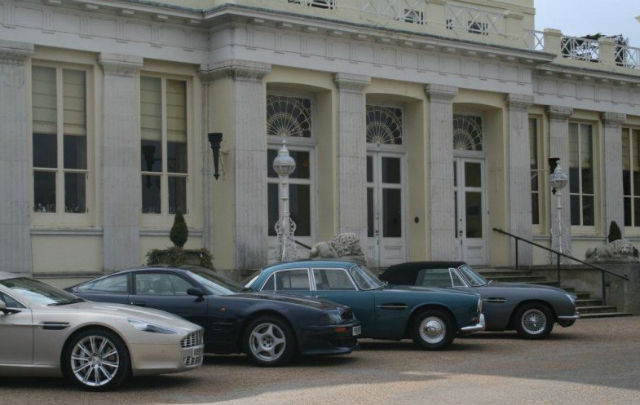 Rodger Dudding: Kolektor Mobil Klasik Terbesar di Inggris  
