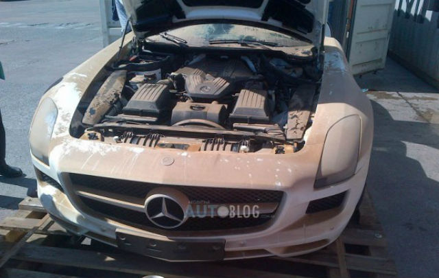 Tenggelamnya Mercedes-Benz SLS AMG  