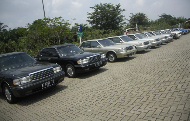 Toyota Crown Family Rayakan HUT ke-2 di Anyer  