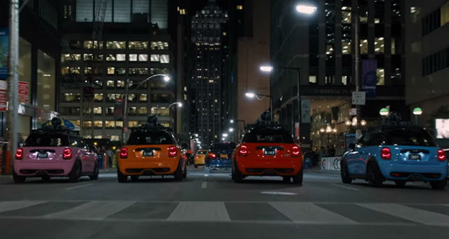 Pertarungan Mini Coopers Versus Pac-Man dalam "Pixels Movie"  