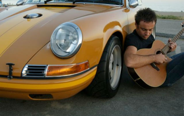 Rob Dickinson dan Alasannya Mencintai Porsche 911  