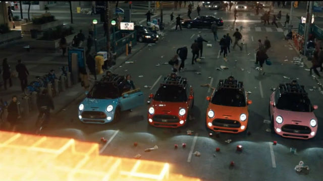 Pertarungan Mini Coopers Versus Pac-Man dalam "Pixels Movie"  