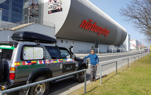 Sunny Ruslie Lanjut Keliling Dunia, Mampir ke Veterama Surganya Mobil Klasik