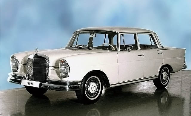 Sejarah 'Tailfin': Masa Keemasan Desain Mobil Era 1950-1960-an  