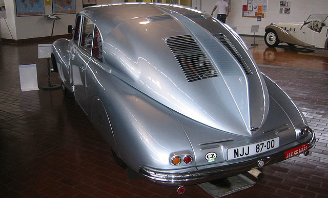 Sejarah 'Tailfin': Masa Keemasan Desain Mobil Era 1950-1960-an  