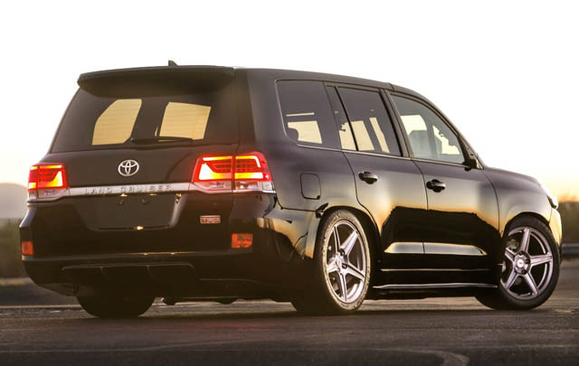 Toyota Land Speed Cruiser Pecahkan Rekor Mobil SUV Tercepat di Dunia  