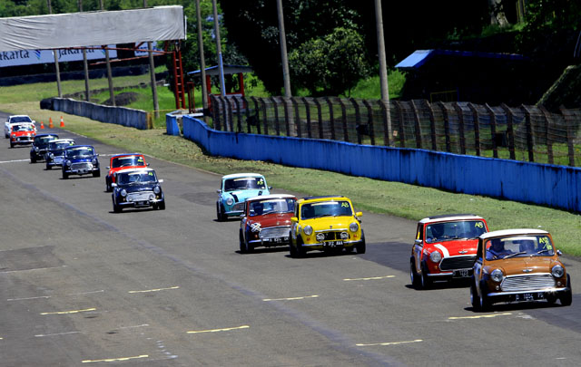 Bermacam Mobil Klasik Ikuti ‘Coopret Track Day’  