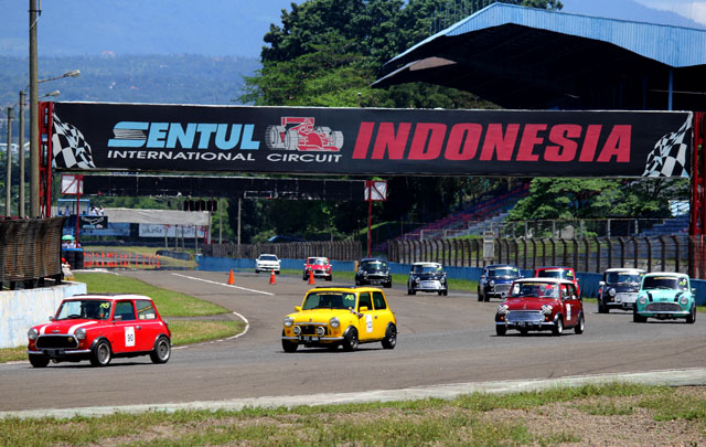 Bermacam Mobil Klasik Ikuti ‘Coopret Track Day’  