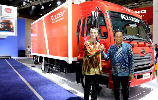 Semangat 'Drive For More' UD Truck Buat Pelanggan  