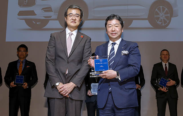 Volvo XC60 Sabet Gelar 'Car of The Year' di Jepang  